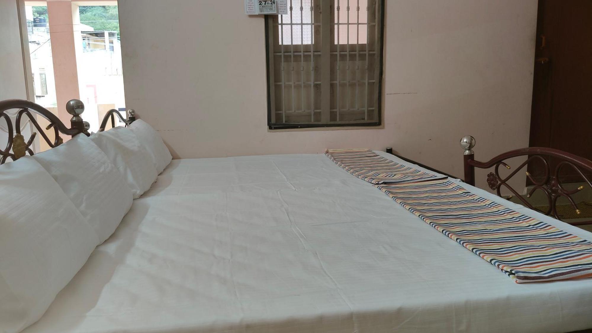 Dheeksha Homestay Tiruvannamalai Exterior photo