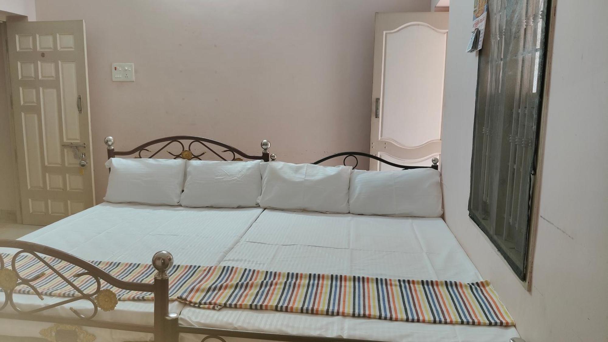 Dheeksha Homestay Tiruvannamalai Exterior photo